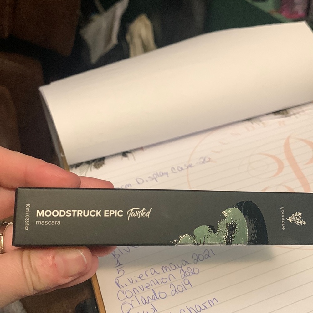 MOODSTRUCK EPIC twisted mascara